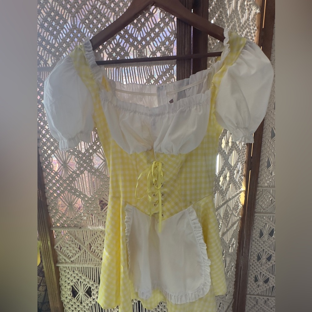 Cute Goldilocks style Halloween costume size small vintage from the early 2000s